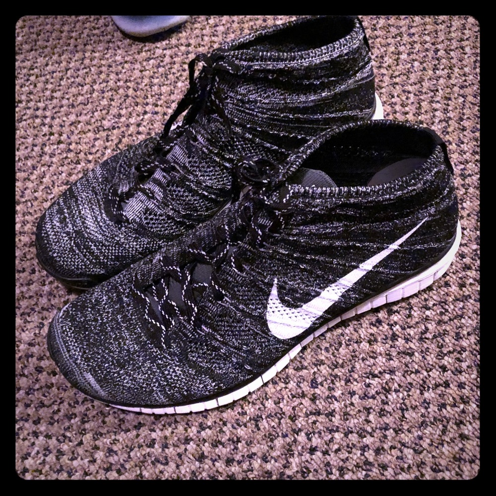 Nike Men’s Black Flyknit Racer